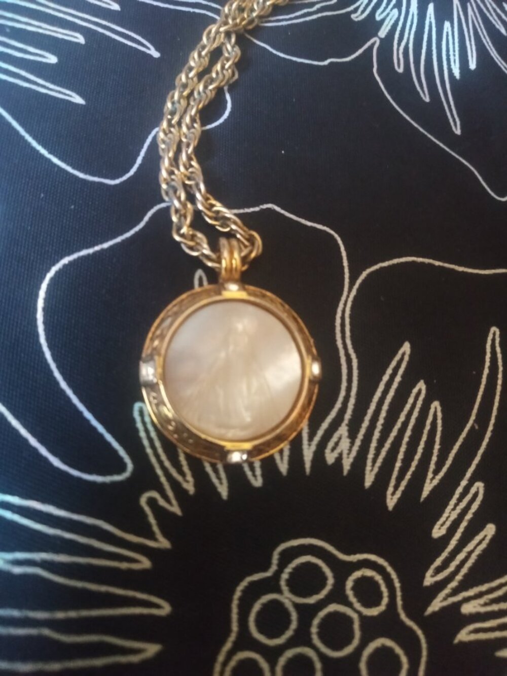 Vatican Library Collection Necklace - Picture 1 of 3